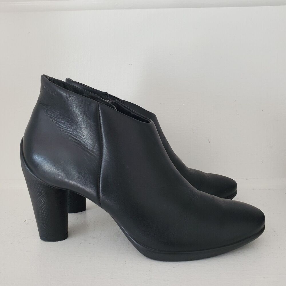 Ecco Elegant Black Leather Booties